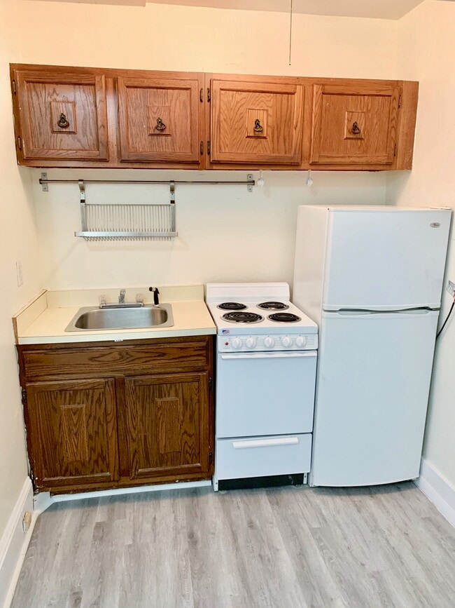 Building Photo - 465 Park Dr