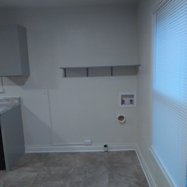 laundry hookups - 509 Burns Rd