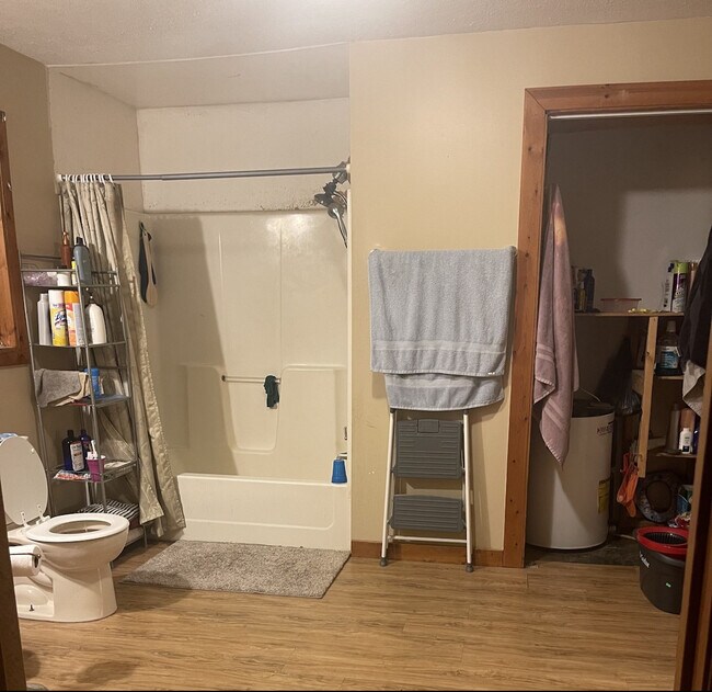 Baño compartido - 1912 Barkley Rd