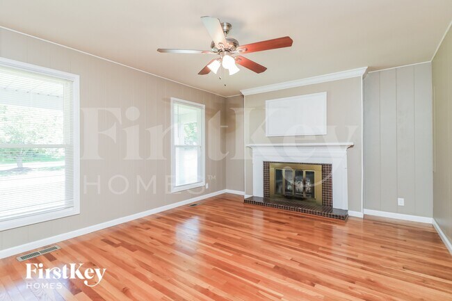 Foto del edificio - 3598 Whispering Woods Dr