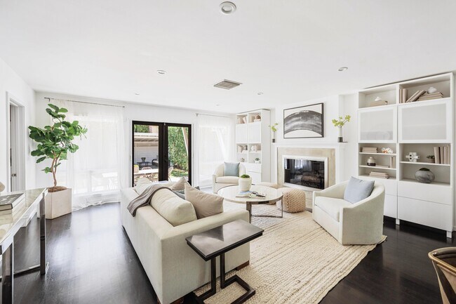 Foto del edificio - 4460 Stansbury Ave