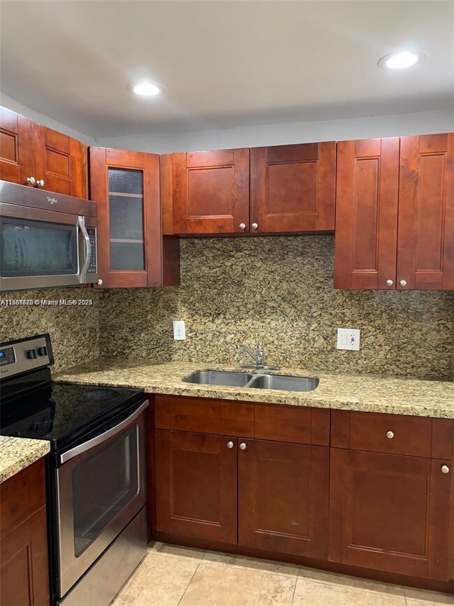 Building Photo - 8704 NW 38th Dr