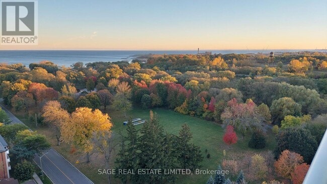 Building Photo - 3865-3865 Lake Shore Blvd W