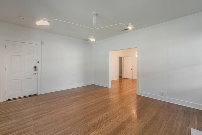 Foto del edificio - CHARMING and UPDATED 3/2 in The Cultural District