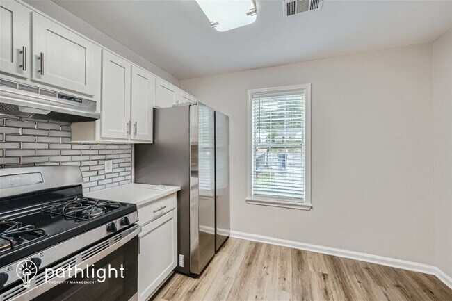 Building Photo - 409 Water Oak Way SW