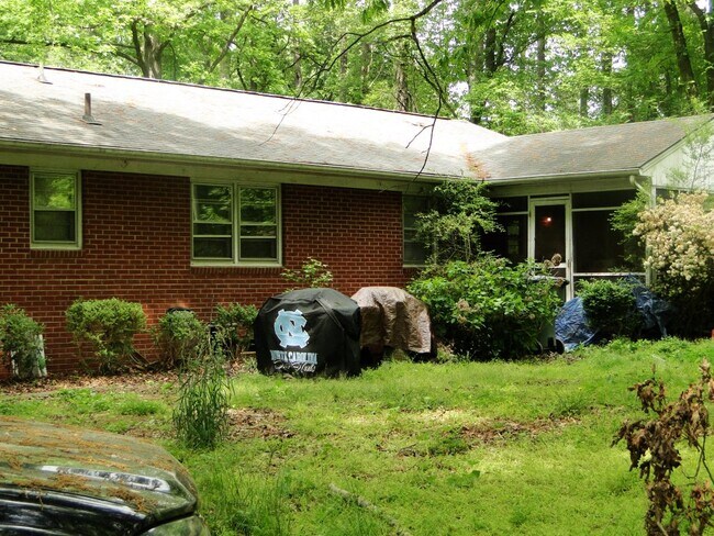 Atrás - 103 Gail Ct