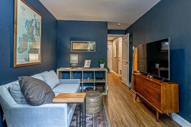 Foto del edificio - Beautifully Updated Ballard Townhome with Private Patio- Available August 1st- For RENT