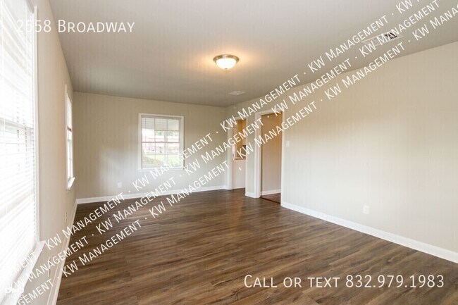 Foto del edificio - 2558 Broadway-