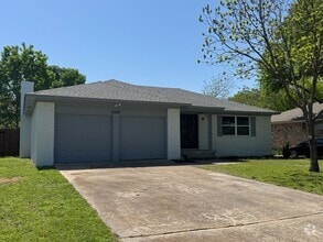 Building Photo - 2535 Greenport Dr