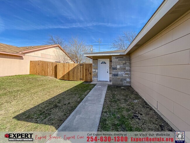 Foto del edificio - 2 bedroom/ 1 bath with one car garage.