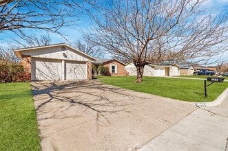 Building Photo - 3241 Oak Timber Dr