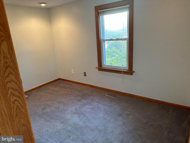 Building Photo - 155 S Main St