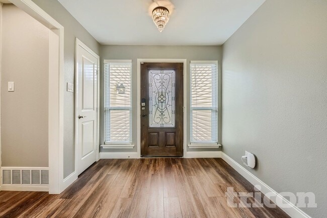 Foto del edificio - 7549 David Dr