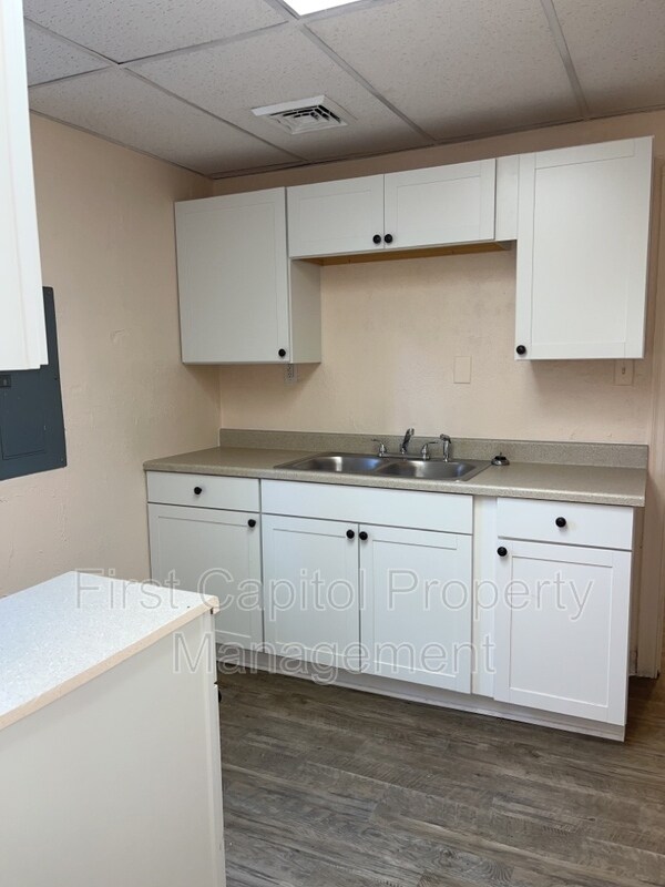 Primary Photo - 553 W King St