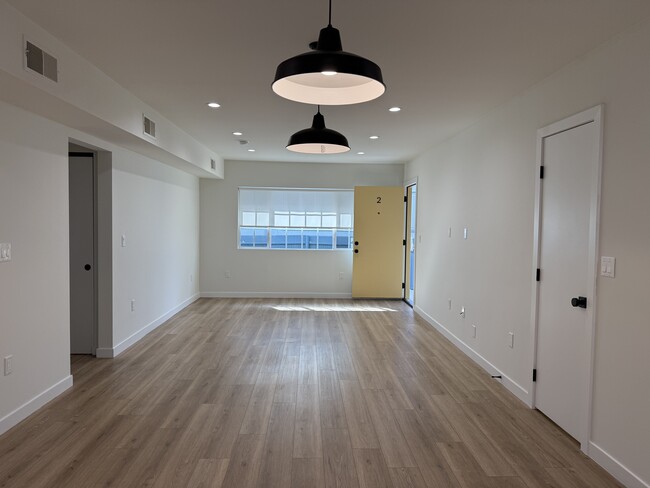 Building Photo - 1960 Sherbourne, Los Angeles, CA 90034