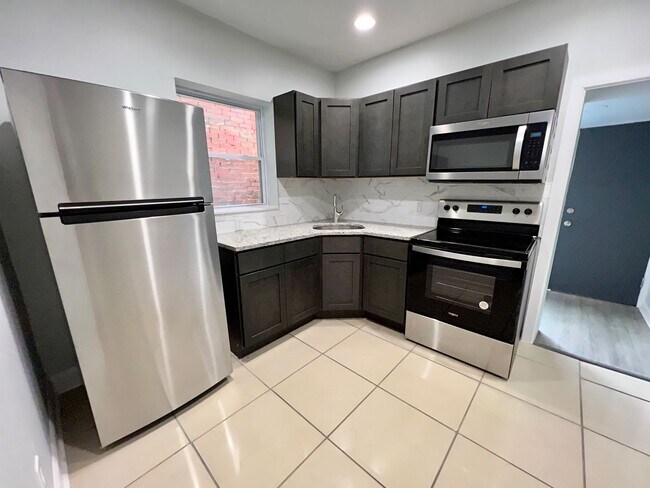 Foto del edificio - Gorgeous 3-Bedroom Townhouse in West Phila...