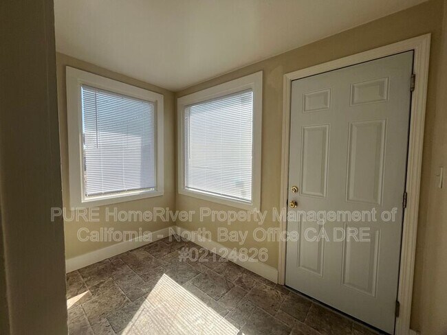 Foto del edificio - 744 Stewart St