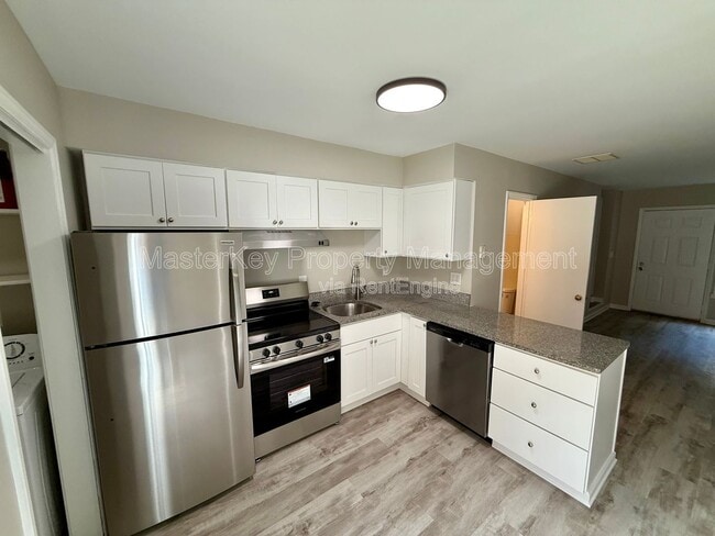 Building Photo - 126 Friar Ln