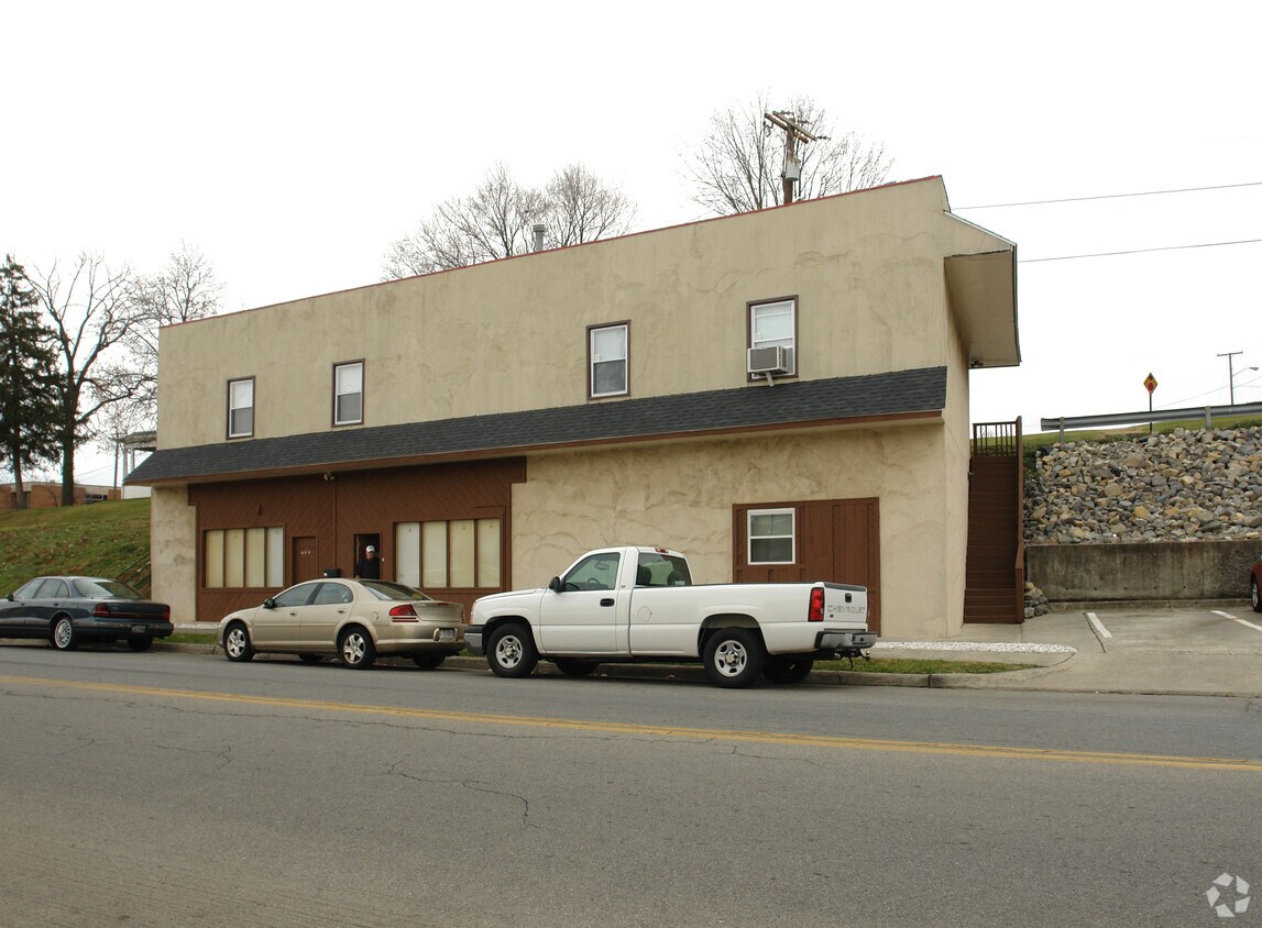 Building Photo - 712 Patterson Ave SW