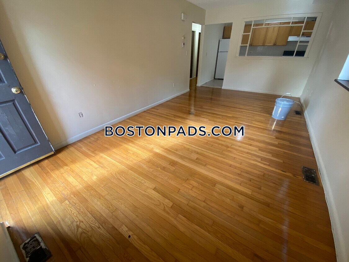 200 Central St Unit 1, Stoneham, MA 02180 Room for Rent in Stoneham