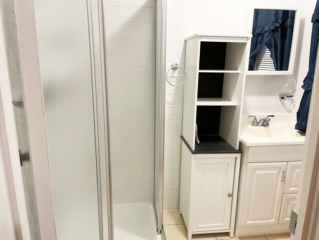 Full bath - 1 Locust St
