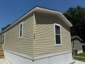Building Photo - 447 Warbler Ln