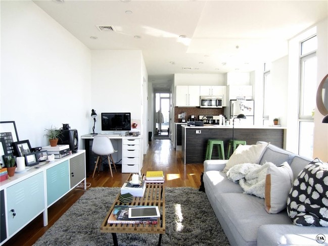 Building Photo - 31 Kosciuszko St