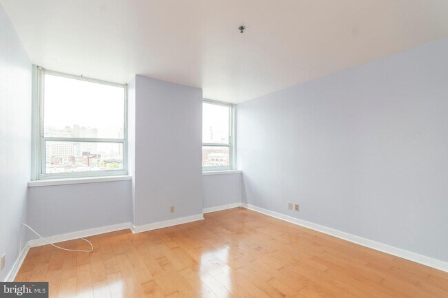 Building Photo - 1100 Vine St