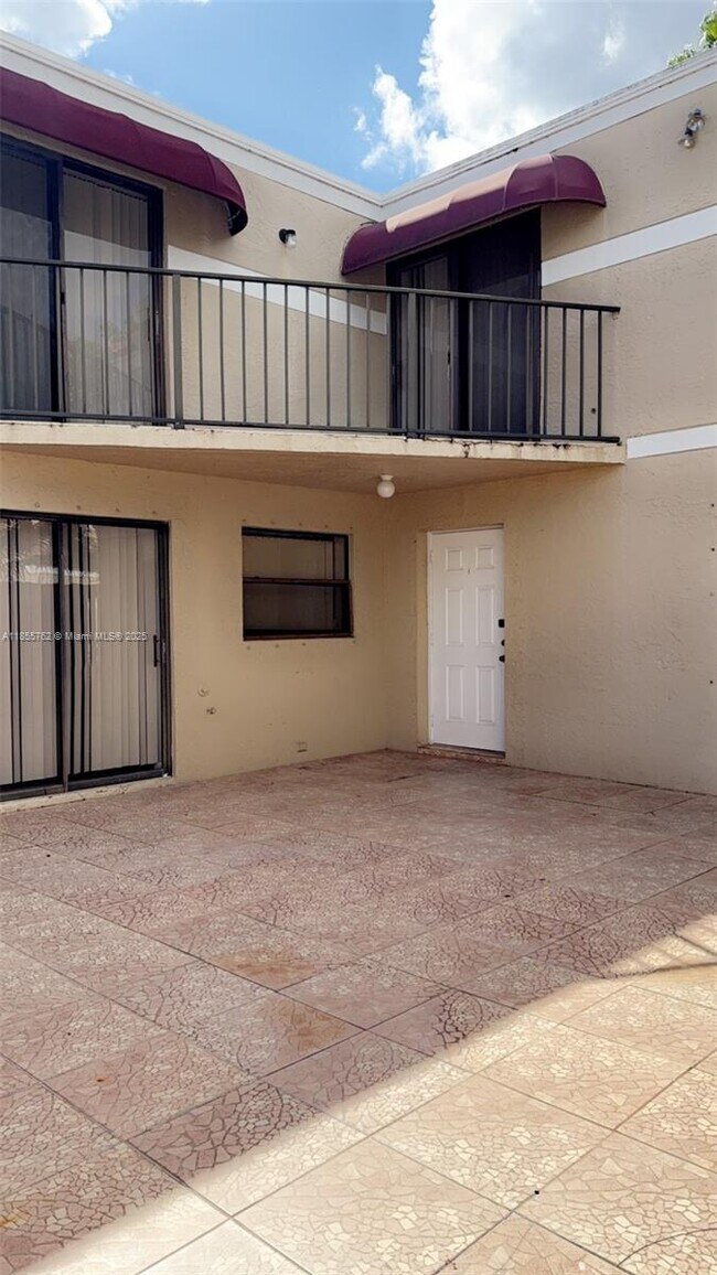 Foto del edificio - 3955 Village Dr