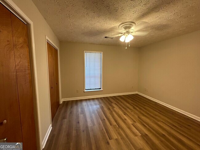Foto del edificio - 115 Meadowbrook Ct