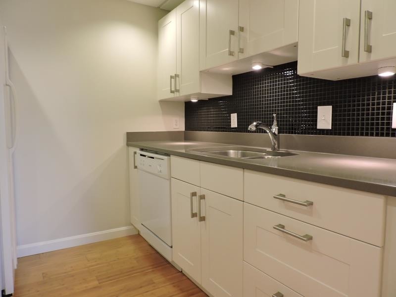 Foto principal - 1008 Massachusetts Ave