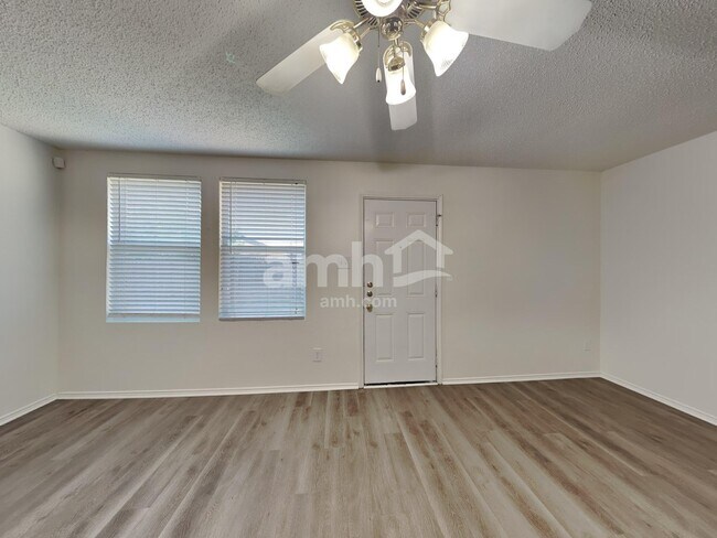 Foto del edificio - 3913 Country Ln