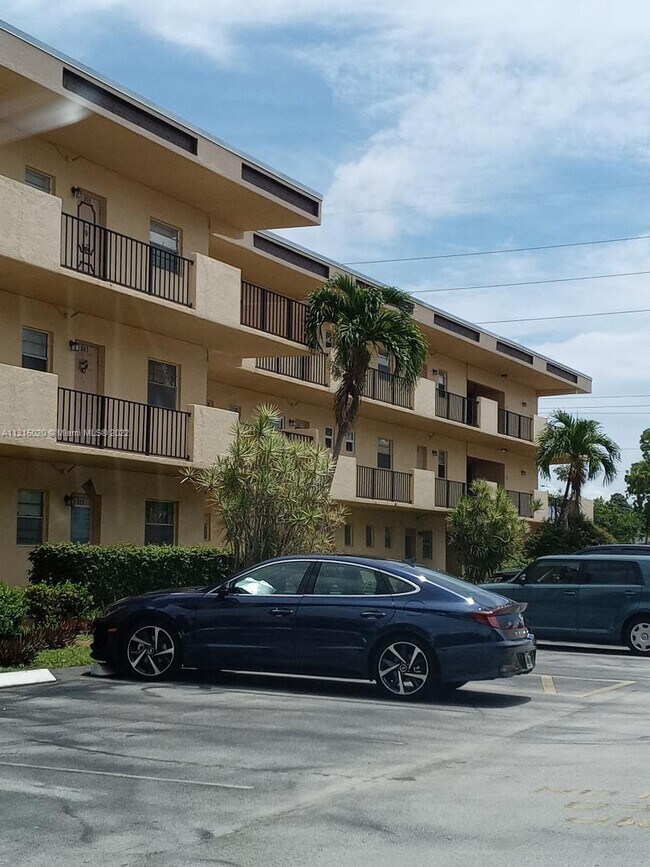 101 Berkley Rd Unit 201, Hollywood, FL 33024 Condo for Rent in
