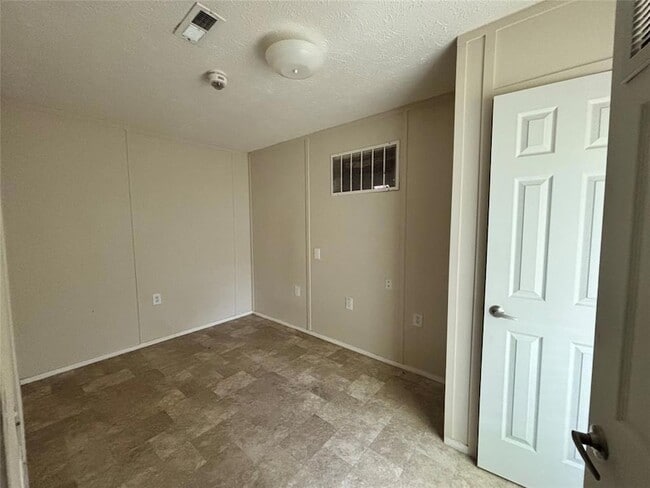 Building Photo - 3616 W Nugent Avenue Unit 12