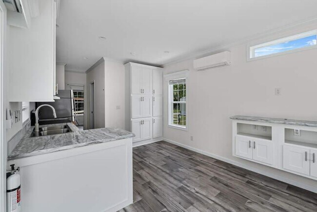 Foto del edificio - 2166 E Camp N Comfort Ln