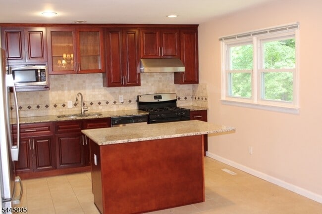 Building Photo - 36 Cortright Rd