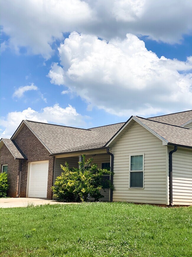 207 Mary High Dr, Wellford, SC 29385 Townhome Rentals in Wellford SC