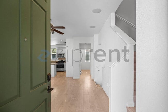 Building Photo - Unit