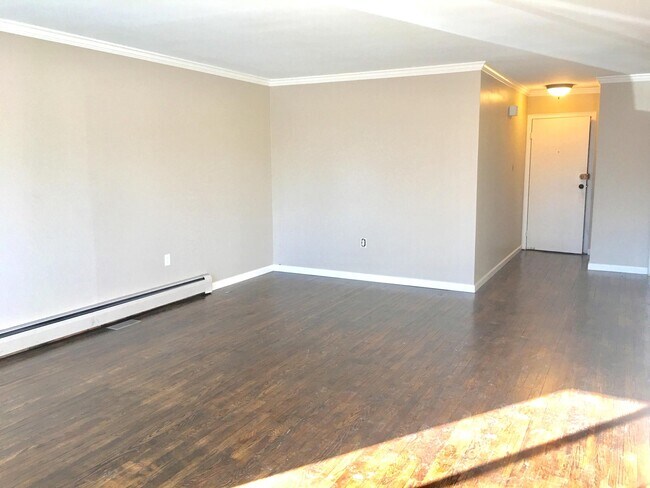 Foto del edificio - 3643 N Front St