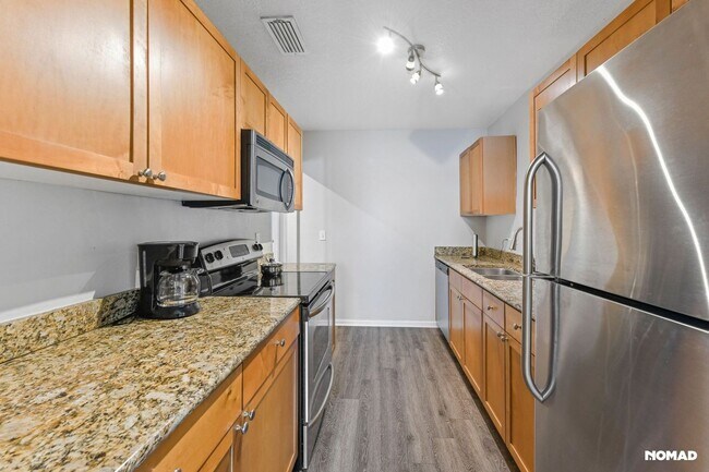 Foto del edificio - Charming 2BR Duplex in Saint Petersburg