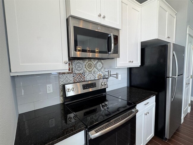 Building Photo - Downtown Loft