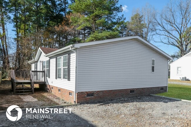 Building Photo - 615 N Hardee St