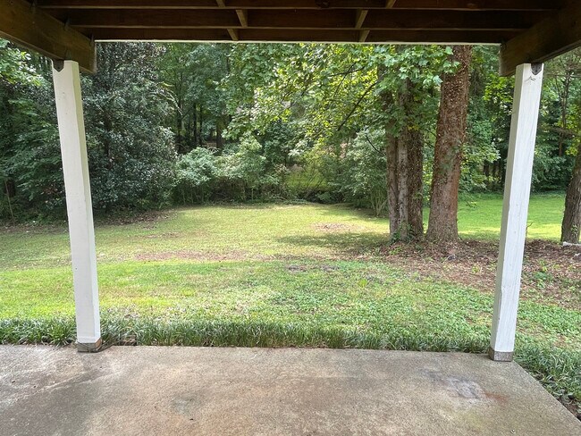 huge backyard - 35 Simpson Dr NE