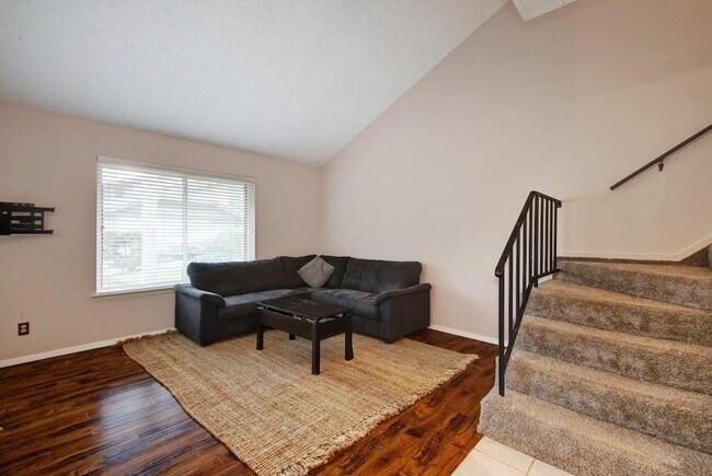 Foto del edificio - 9507 Blue Creek Ln
