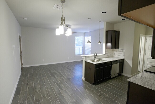 Foto del edificio - AVAILABLE NOW! Luxury 3 Bedroom Townhome Located Near South Texas Medical Center, San Antonio, Te...