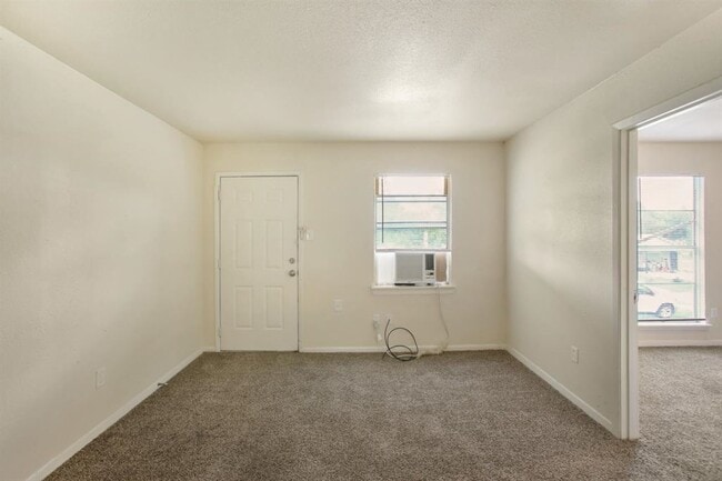 Foto del edificio - 5415 3 Rd St