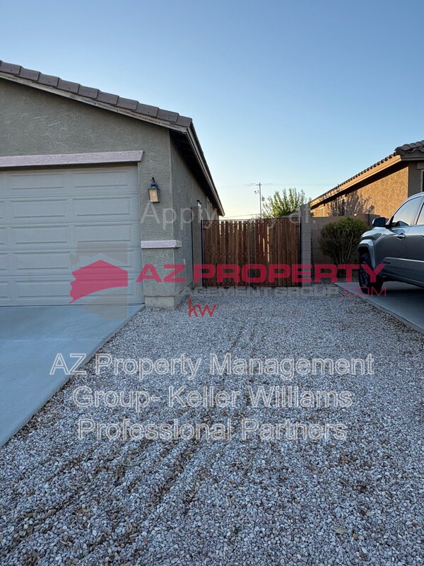 Foto del edificio - 812 S 178th Ln