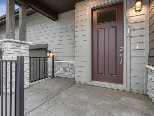 Foto del edificio - About This Property