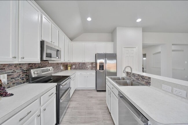 Foto del edificio - 19310 Young Oak St