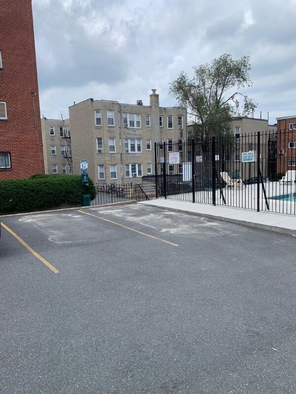 Foto del edificio - 276 Corey Rd